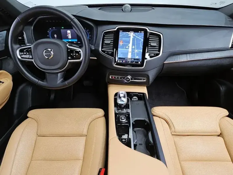 2025 Volvo XC90 с пробегом 10 893 км