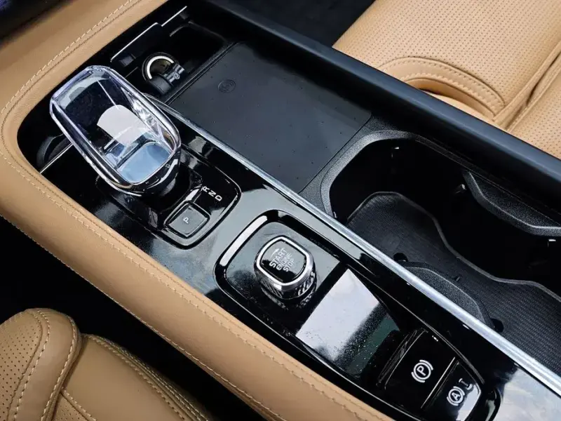 2025 Volvo XC90 с пробегом 10 893 км