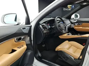 2025 Volvo XC90 с пробегом 10 893 км