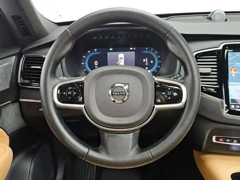 2025 Volvo XC90 с пробегом 10 893 км