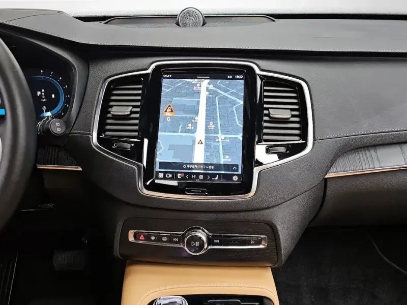 2025 Volvo XC90 с пробегом 10 893 км