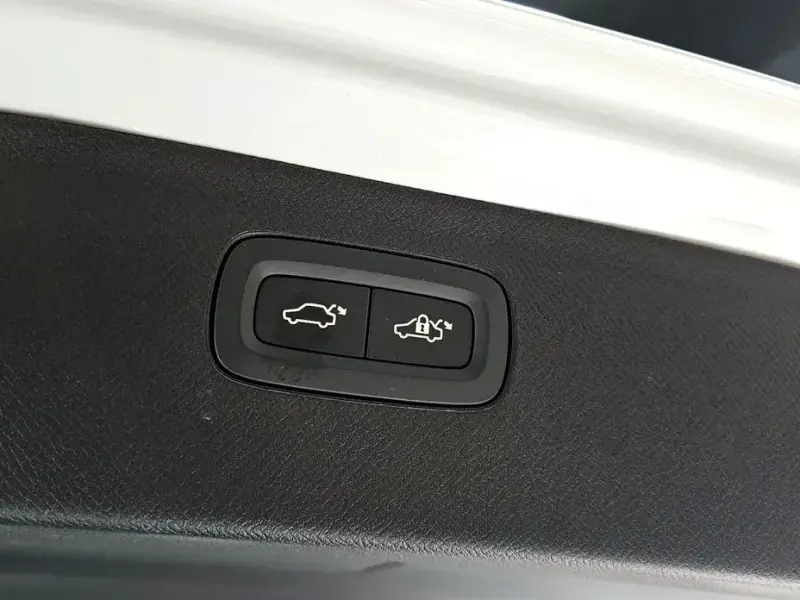 2025 Volvo XC90 с пробегом 10 893 км