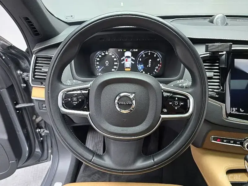 2019 Volvo XC90 с пробегом 100 178 км