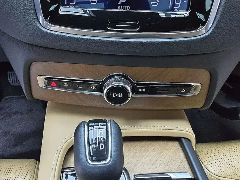 2019 Volvo XC90 с пробегом 100 178 км