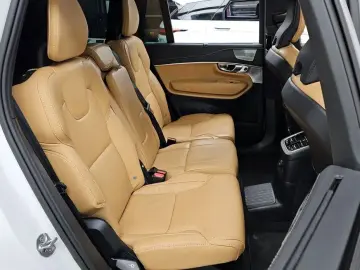 2022 Volvo XC90 с пробегом 30 027 км