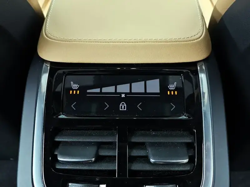 2022 Volvo XC90 с пробегом 30 027 км