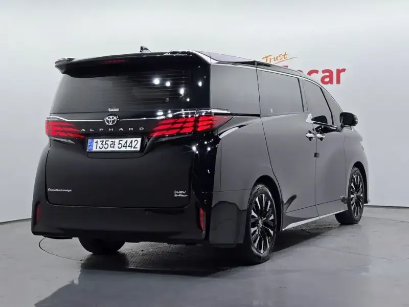 2024 Toyota Alphard с пробегом 21 006 км