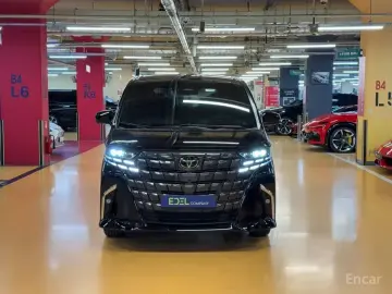 2024 Toyota Alphard с пробегом 12 641 км