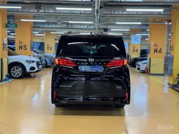 2024 Toyota Alphard с пробегом 12 641 км