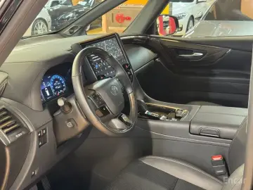 2024 Toyota Alphard с пробегом 12 641 км