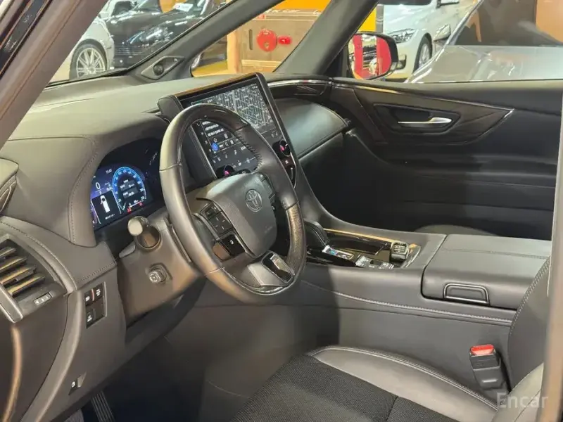 2024 Toyota Alphard с пробегом 12 641 км
