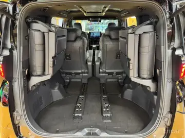 2024 Toyota Alphard с пробегом 12 641 км