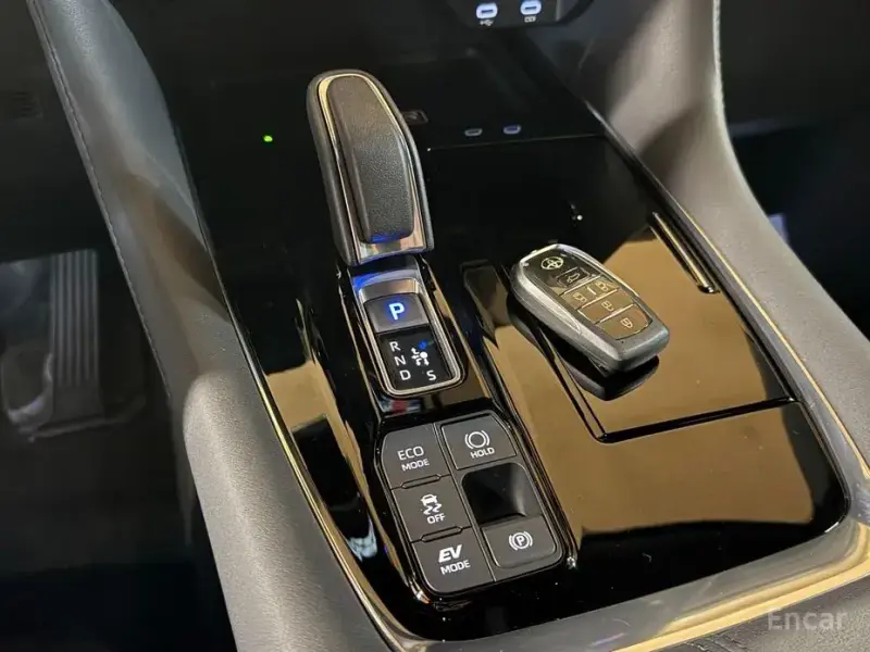 2024 Toyota Alphard с пробегом 12 641 км