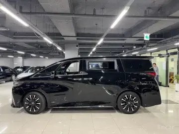 2024 Toyota Alphard с пробегом 8 900 км