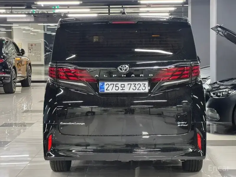 2024 Toyota Alphard с пробегом 8 900 км