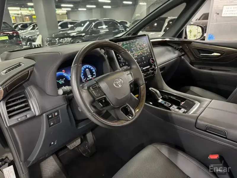 2024 Toyota Alphard с пробегом 8 900 км
