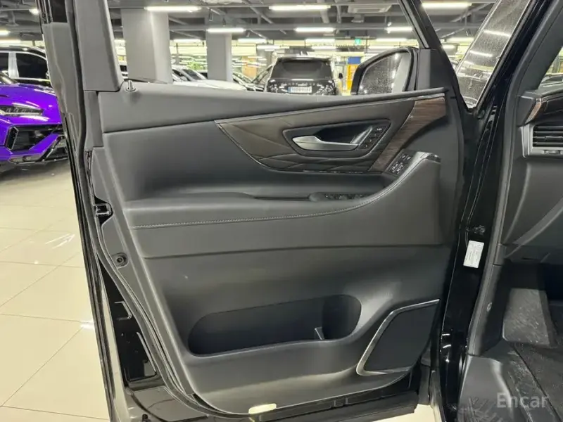 2024 Toyota Alphard с пробегом 8 900 км