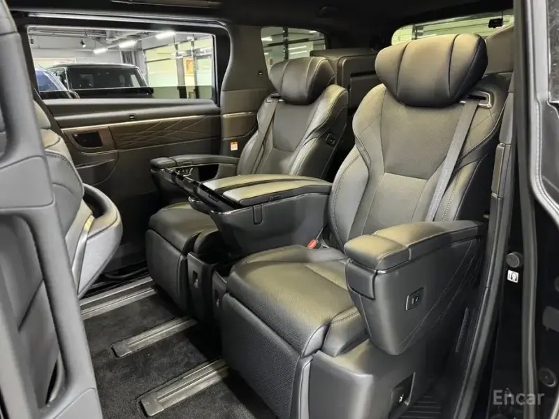 2024 Toyota Alphard с пробегом 8 900 км