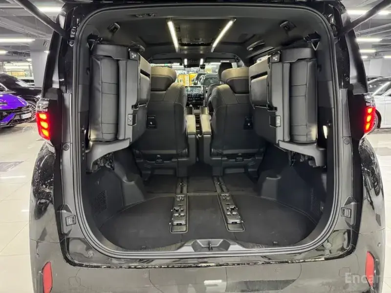 2024 Toyota Alphard с пробегом 8 900 км