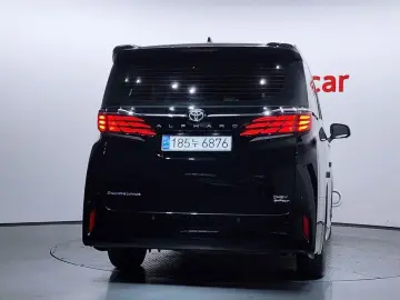 2024 Toyota Alphard с пробегом 9 518 км