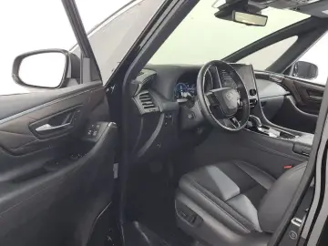 2024 Toyota Alphard с пробегом 9 518 км