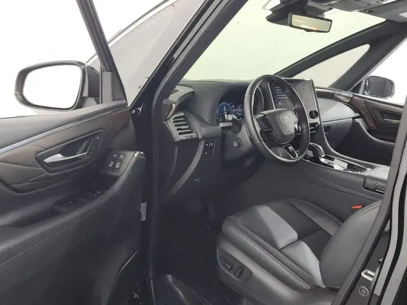 2024 Toyota Alphard с пробегом 9 518 км