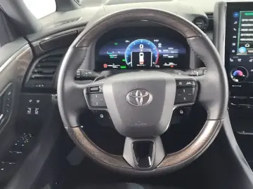 2024 Toyota Alphard с пробегом 9 518 км