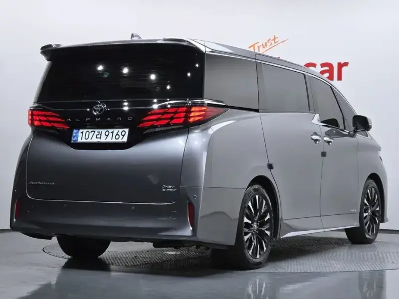 2024 Toyota Alphard с пробегом 2 901 км