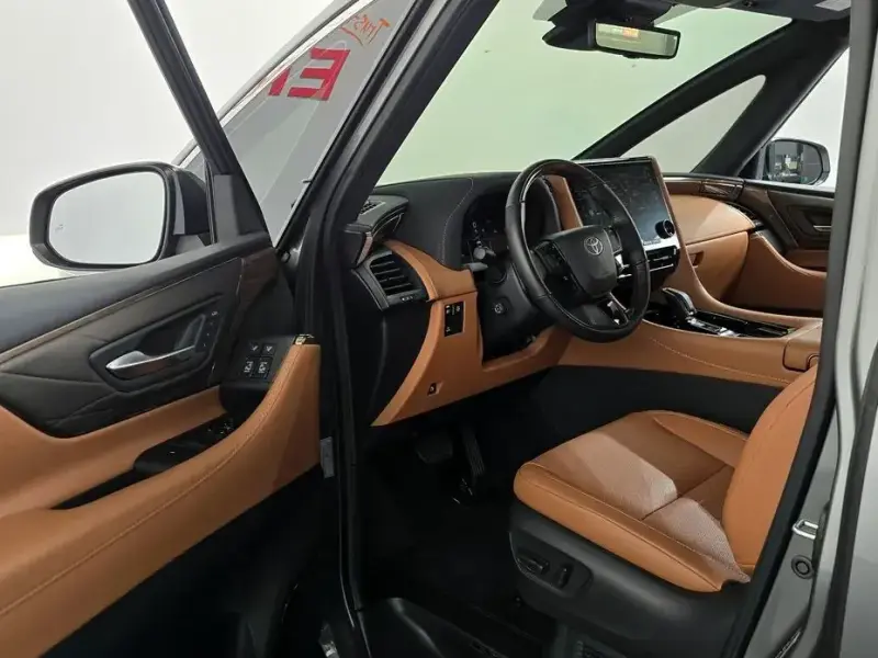 2024 Toyota Alphard с пробегом 2 901 км
