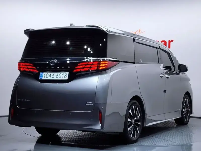 2024 Toyota Alphard с пробегом 17 940 км