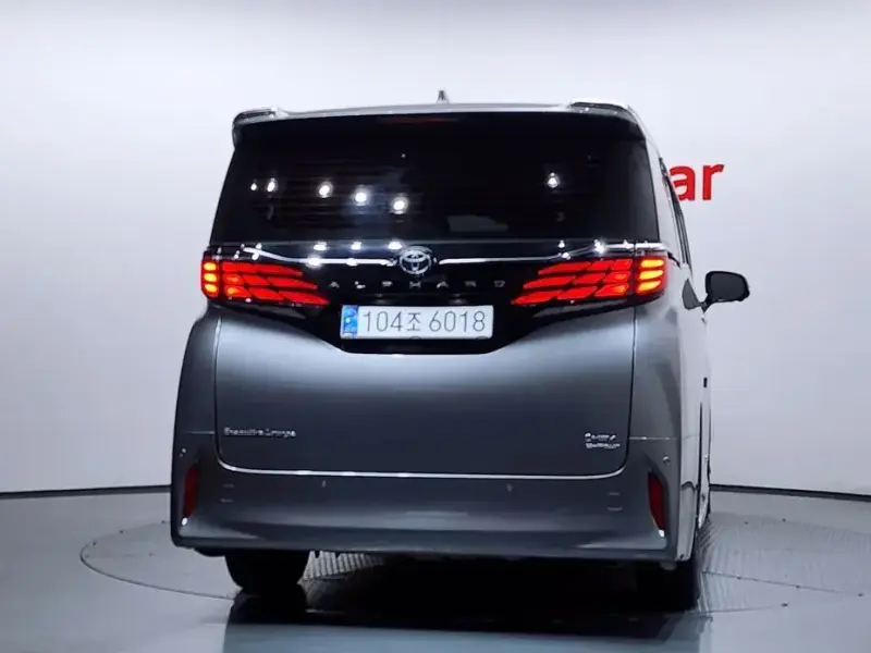 2024 Toyota Alphard с пробегом 17 940 км
