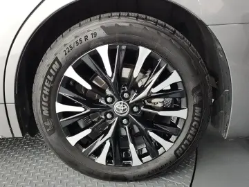 2024 Toyota Alphard с пробегом 17 940 км