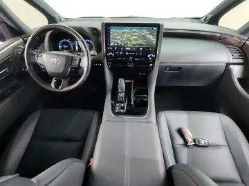 2024 Toyota Alphard с пробегом 17 940 км