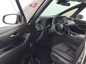 2024 Toyota Alphard с пробегом 17 940 км