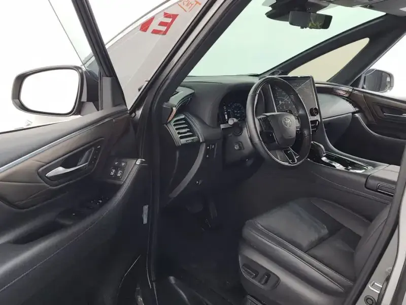 2024 Toyota Alphard с пробегом 17 940 км