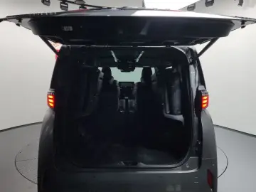 2024 Toyota Alphard с пробегом 17 940 км