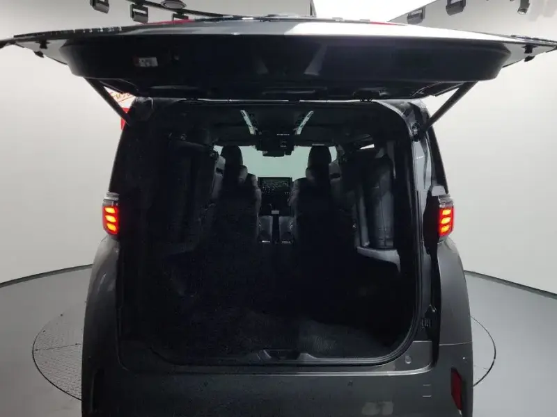 2024 Toyota Alphard с пробегом 17 940 км