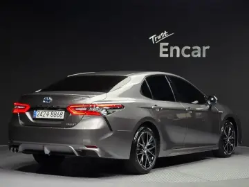 2024 Toyota Camry с пробегом 14 932 км