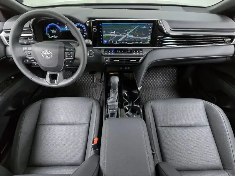 2025 Toyota Camry с пробегом 5 180 км