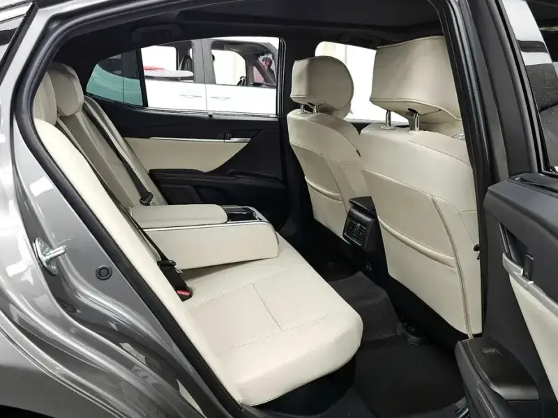 2025 Toyota Camry с пробегом 3 912 км