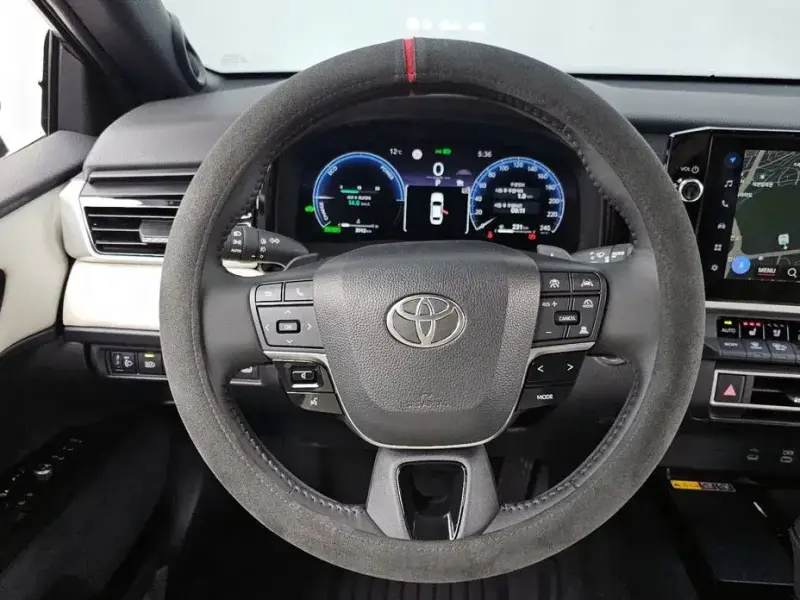 2025 Toyota Camry с пробегом 3 912 км
