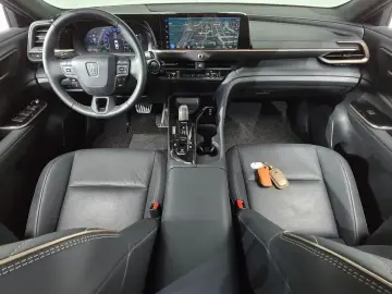 2024 Toyota Crown с пробегом 28 740 км