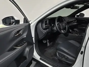 2024 Toyota Crown с пробегом 28 740 км