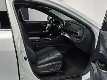 2024 Toyota Crown с пробегом 28 740 км