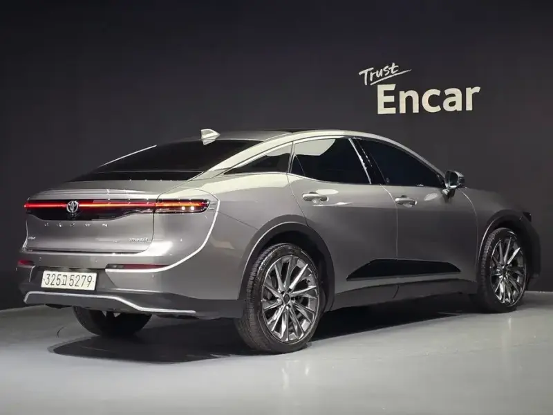 2023 Toyota Crown с пробегом 48 522 км