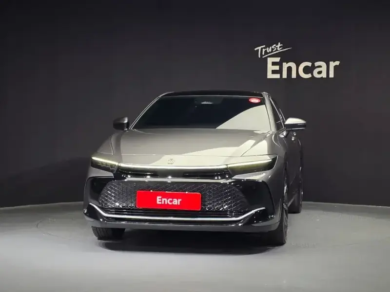 2023 Toyota Crown с пробегом 48 522 км
