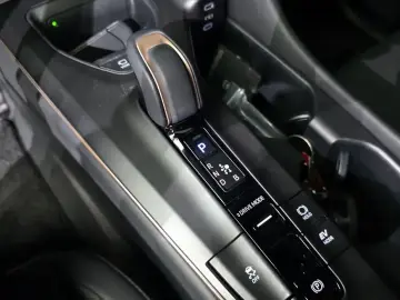 2023 Toyota Crown с пробегом 48 522 км