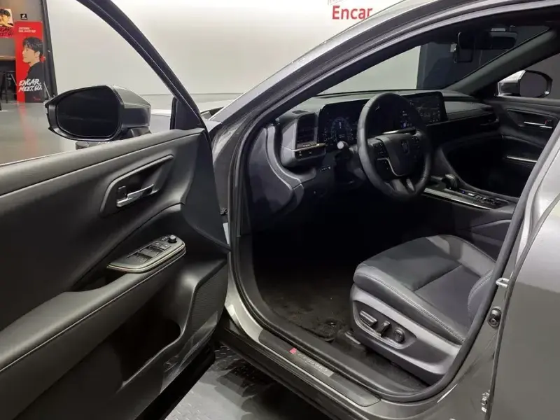 2023 Toyota Crown с пробегом 48 522 км