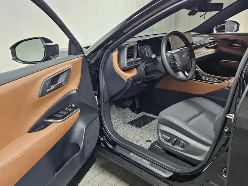 2025 Toyota Crown с пробегом 4 262 км