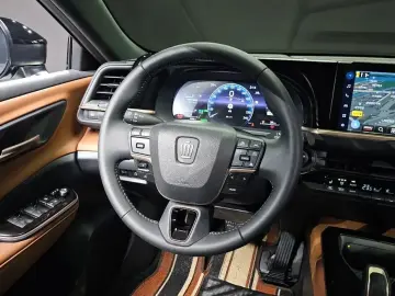 2025 Toyota Crown с пробегом 4 258 км